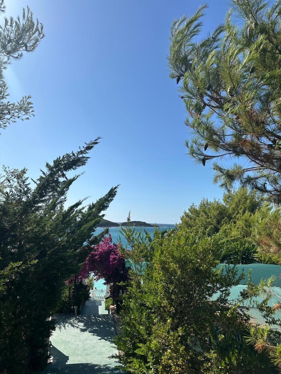 Aqua Hotel Ksamil